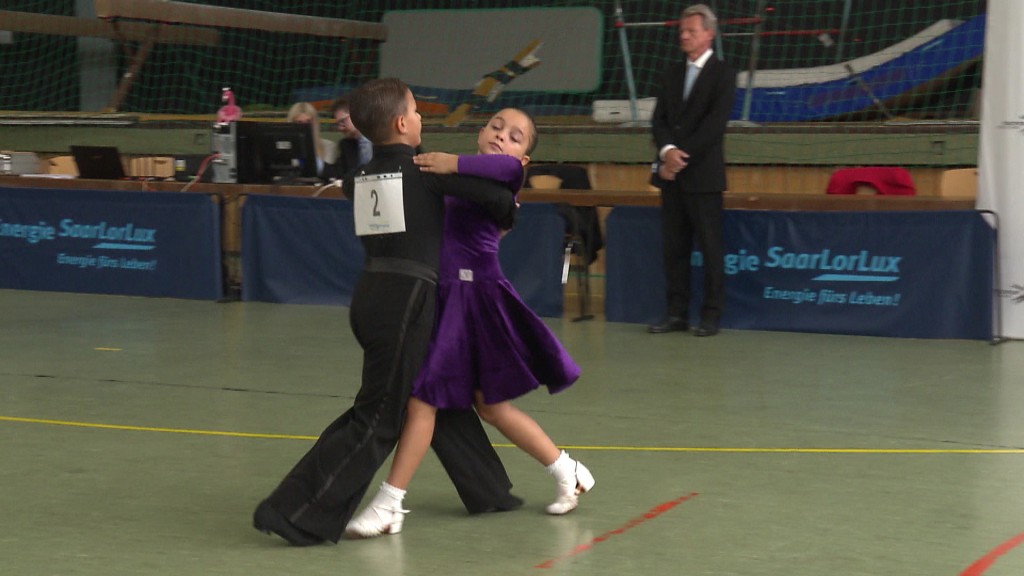 Foto: Junges Geschwisterpaar tritt beim Tanzturnier an 