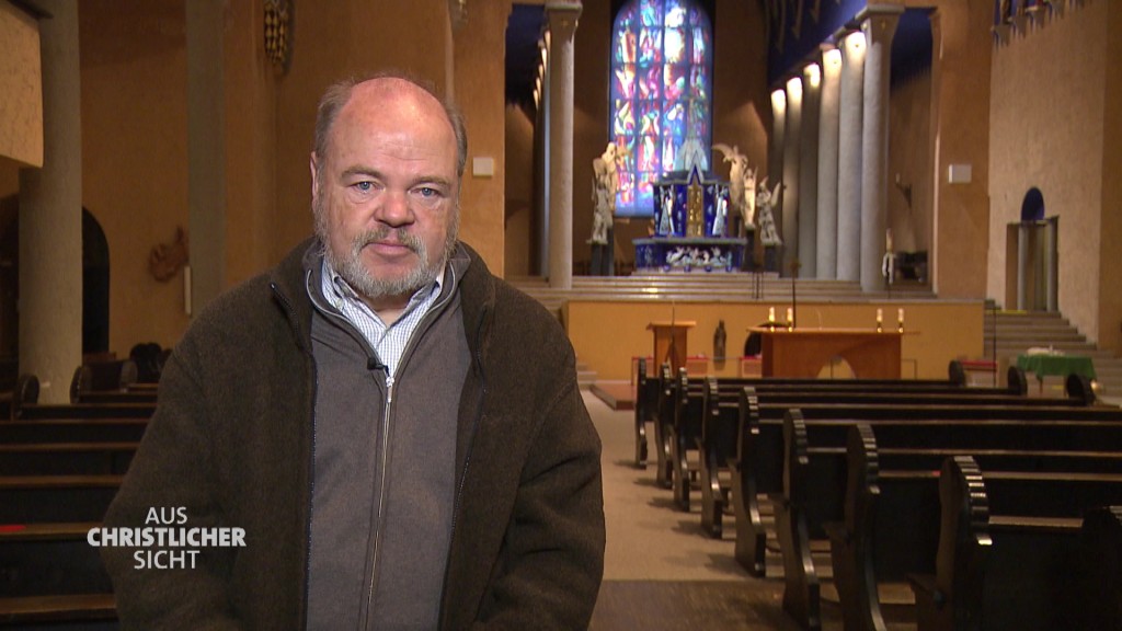 Foto: Pfarrer Matthias Marx in der Michaelskirche in Saarbrücken
