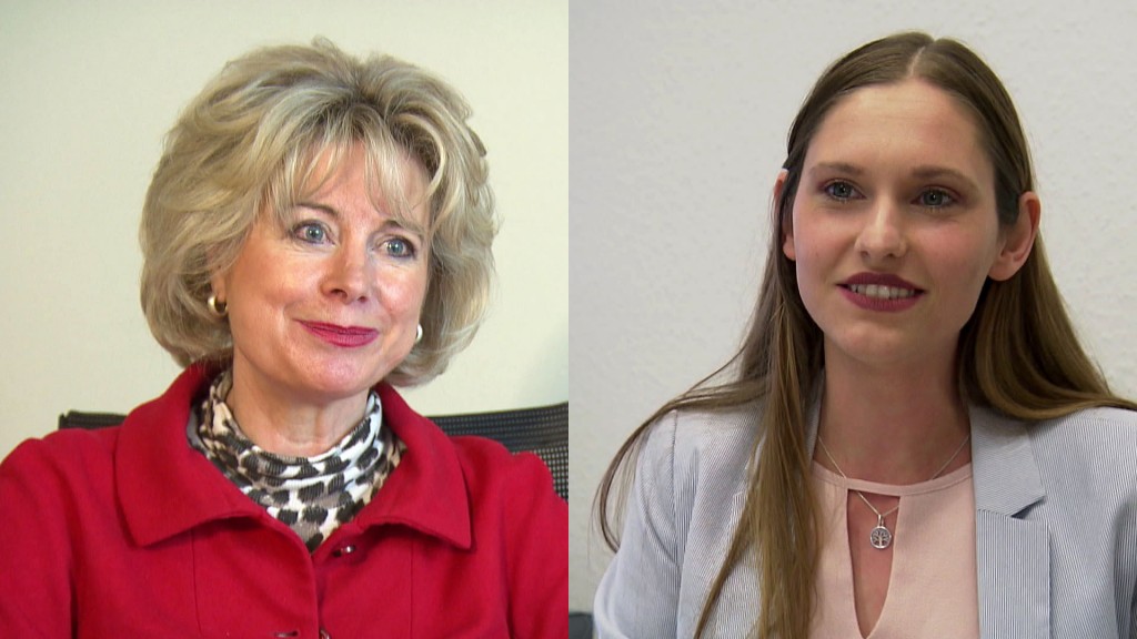 Die Abegeordneten Julia Harenz (SPD, rechts im Bild) und Ute Mücklich-Heinrich (CDU)