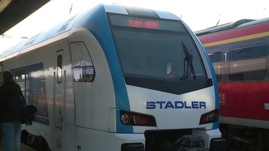 Elektische Züge mit Akkuantrieb der Firma Stadler im Testbetrieb im Saarland