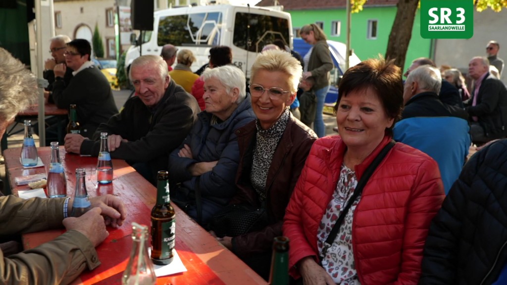 Besucher auf dem Treffpunkt Ü-Wagen-Fest in Bietzen