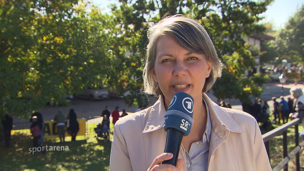 Foto: Carmen Bachmann auf dem Linslerhof in Überherrn