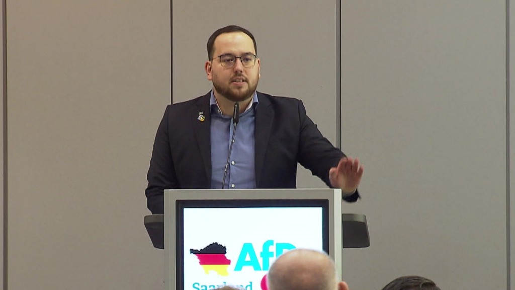AfD-Vorsitzender Carsten Becker bei seiner Rede
