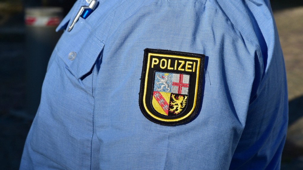 Das Ärmelwappen der Saarländischen Polizei auf einer Uniform