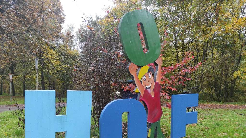 Buchstaben, die das Wort Hoof bilden