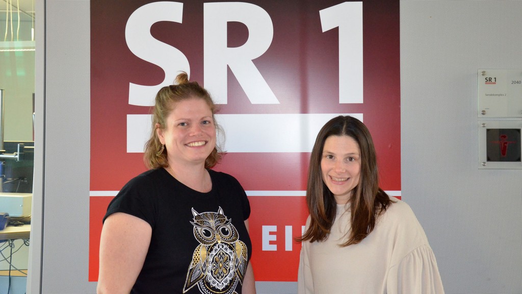 Martha Kaiser vom Loostik Festival und SR 1 Moderatorin Jessica Ziegler