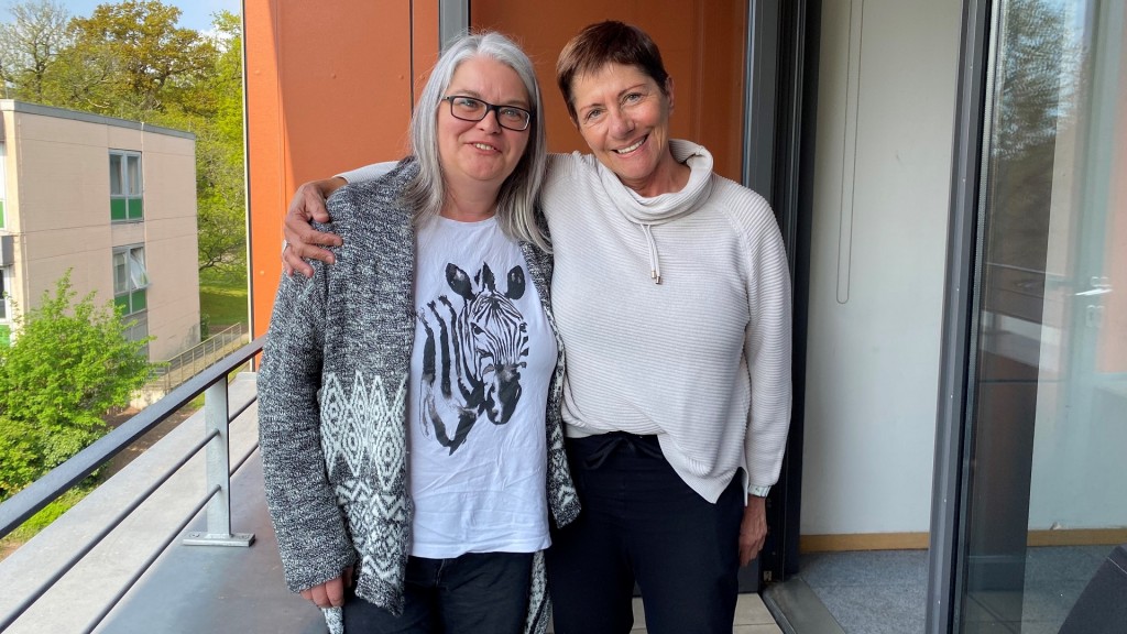 Sabine Ott und Birgit Quien, die zweite Vorsitzende der Lebenshilfe Saarbrücken