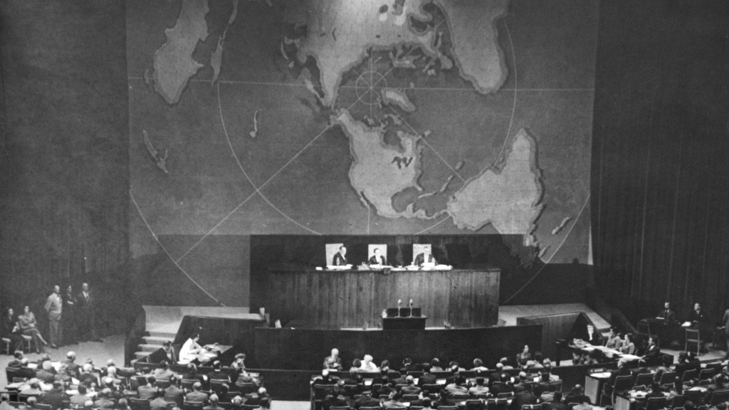 Zeitungsausschnitt der Eröffnung einer UN-Generalversammlung im Jahre 1947