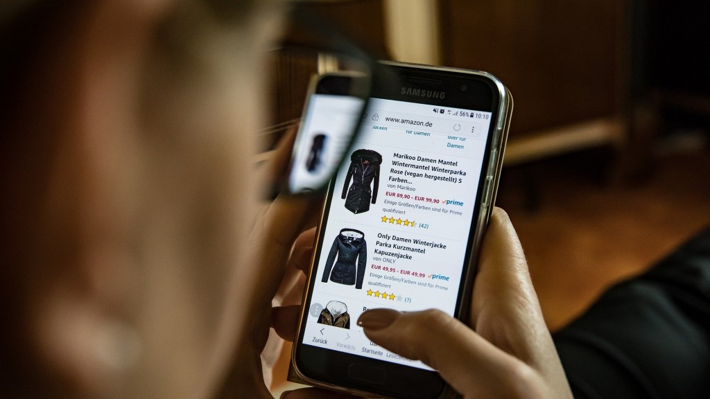 Handy mit geöffneter Shopping-Website
