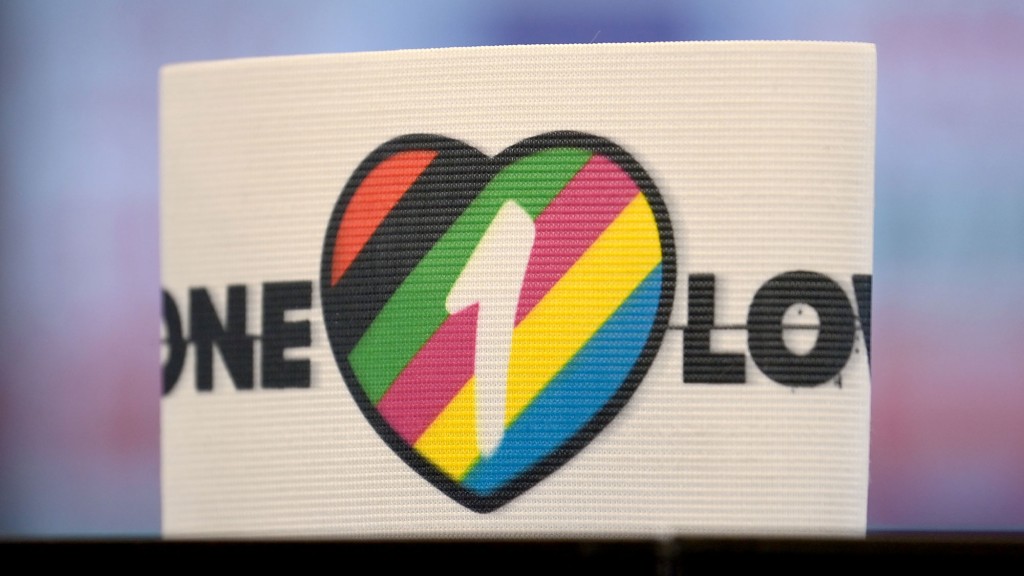 Die spezielle Kapitänsbinde als Zeichen gegen Diskriminierung mit der Aufschrift 'One Love'