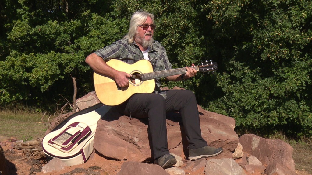 Foto: Der Gitarrist und Wanderer Lino Battiston
