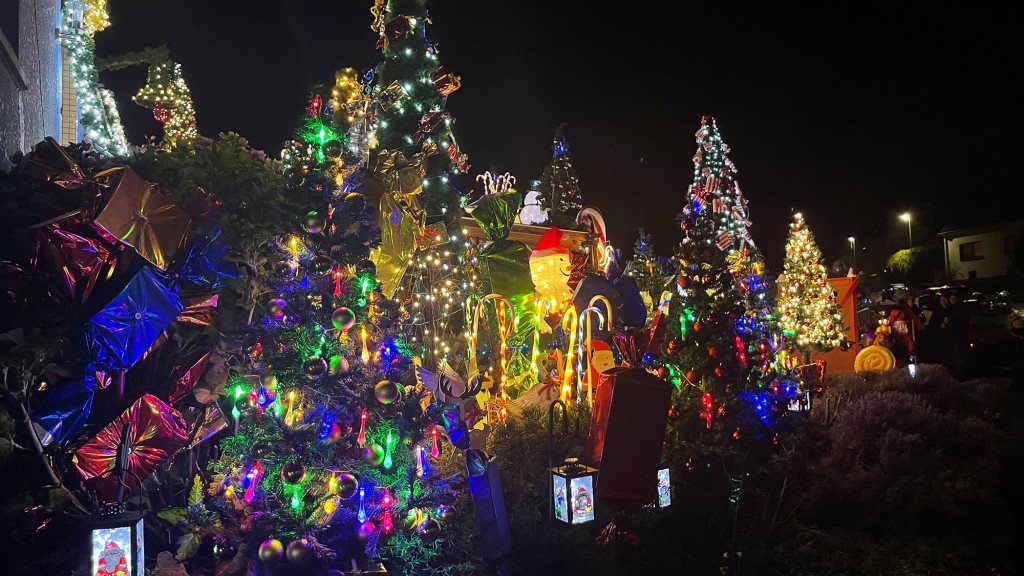 Ein weihnachtlich geschmücktes Haus in Bliesen