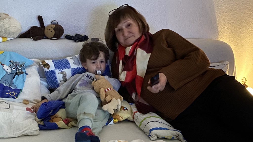 Oma und Enkel