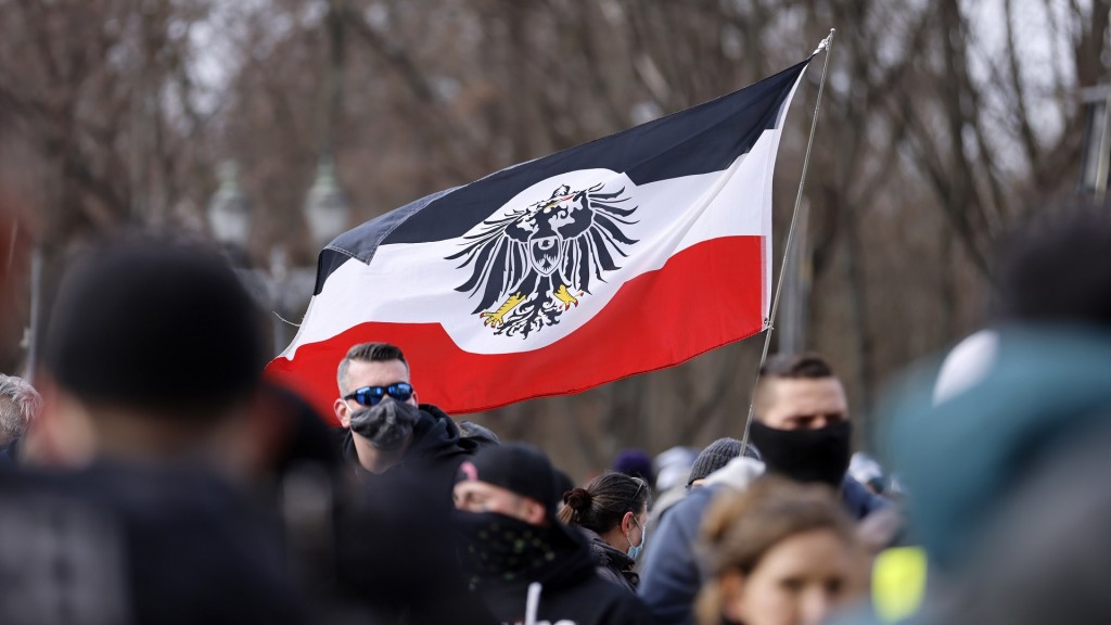 Teilnehmer an einer Demonstration von Rechtsextremisten und 