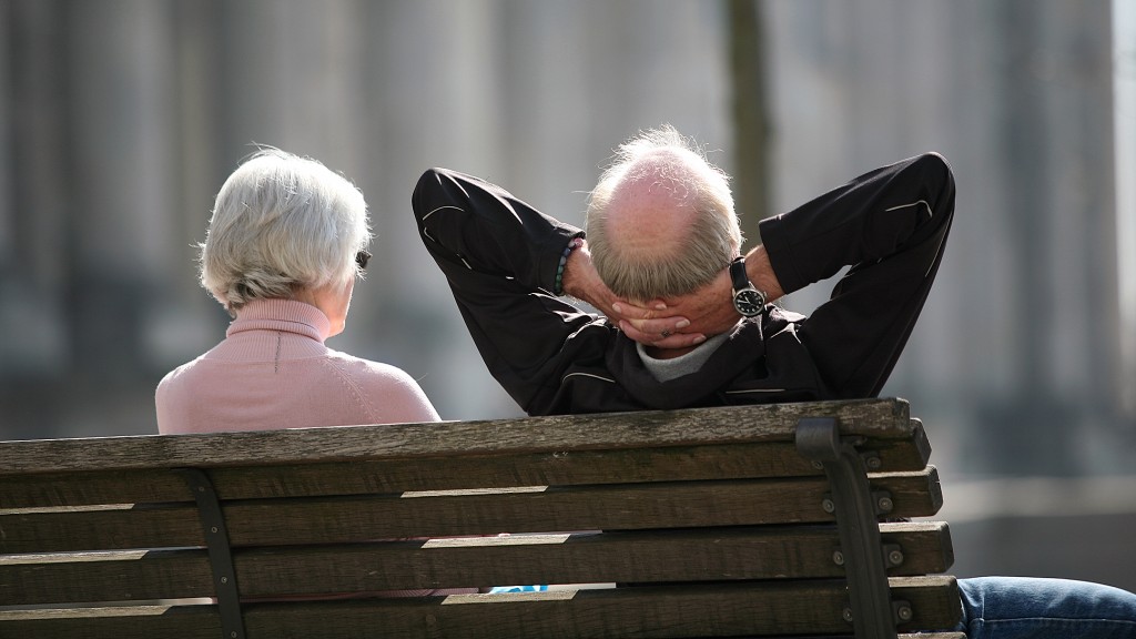 Rentner auf einer Bank