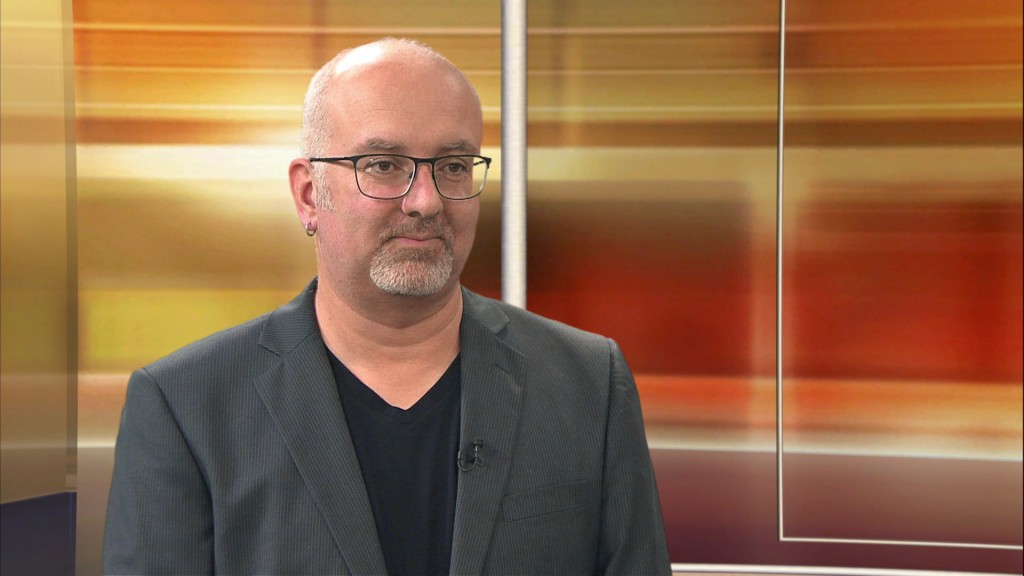 SR-Reporter Jochen Marmit im Studio