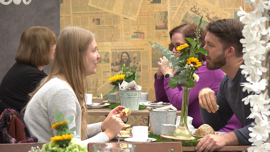Foto: Gäste im Café Floral