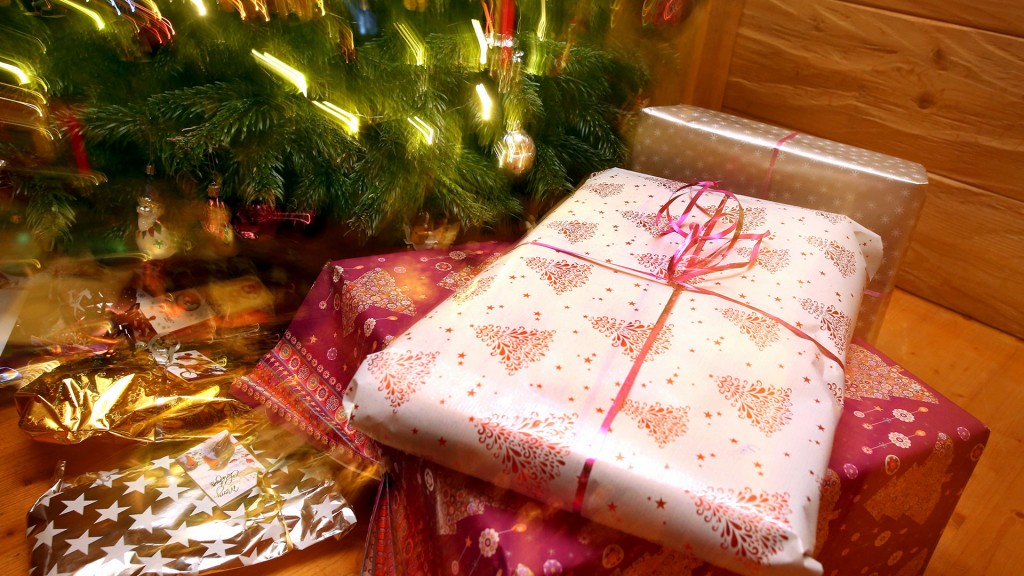Weihnachtsgeschenke unterm Christbaum