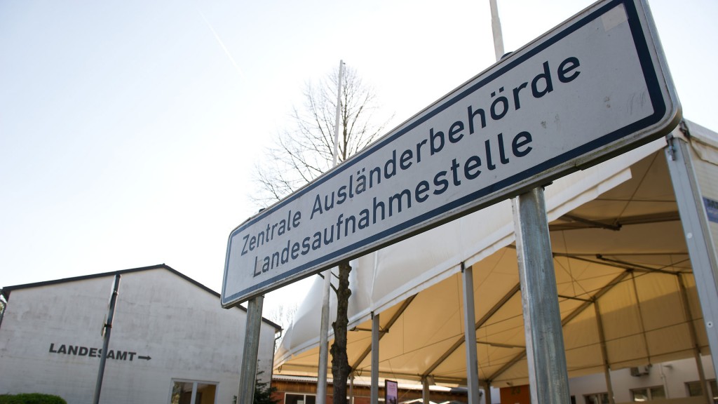 Foto: Schild zur zentralen Ausländerbehörde Landesaufnahmestelle