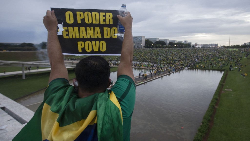 Bolsanaro-Anhänger stürmen den Nationalkongress in Brasilia