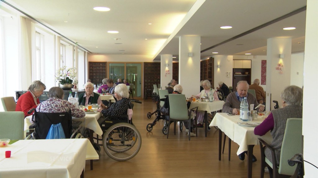 Foto: Senioren in einem Speisesaal