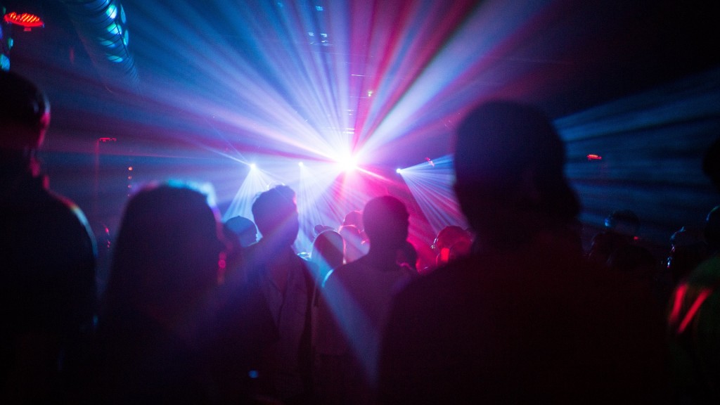 Menschen feiern in einem Club