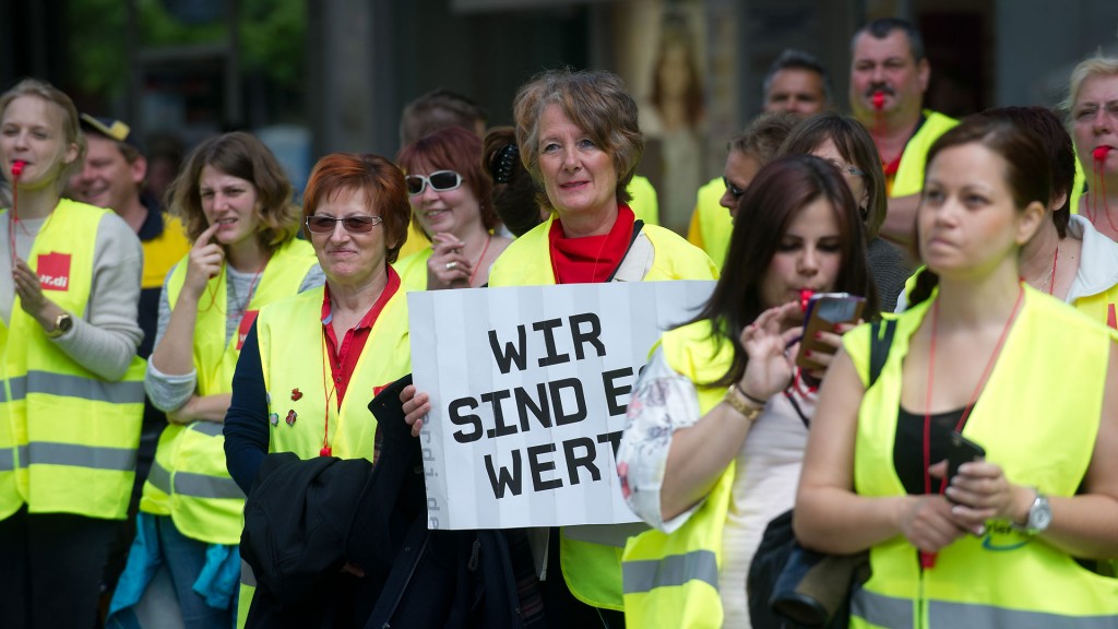 Teilnehmende an einem Poststreik