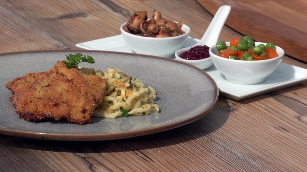 Foto: Jägerschnitzel mit Pilzen, Erbsen und Kräuterspätzle