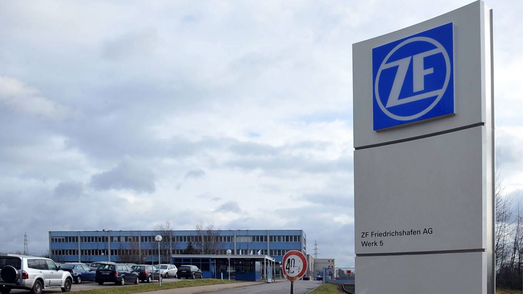 Foto: Firmenschild an der Zufahrt zum ZF-Werk