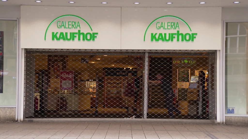 Foto: Ein geschlossener Eingang einer Galeria Kaufhof-Filiale