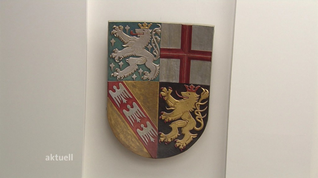 Foto: Das Wappen des Saarlandes in dessen Parlament
