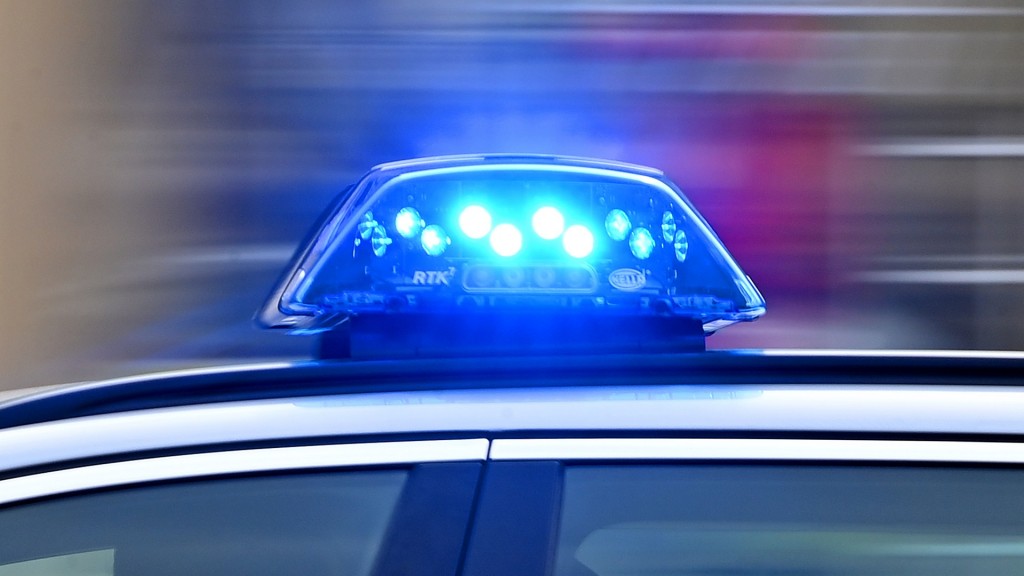 Foto: Blaulicht auf einem Polizeiauto