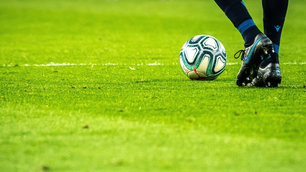 Fußball auf dem Spielfeld