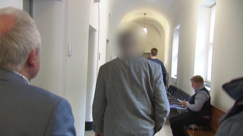  Ex-Pfarrer im Gericht