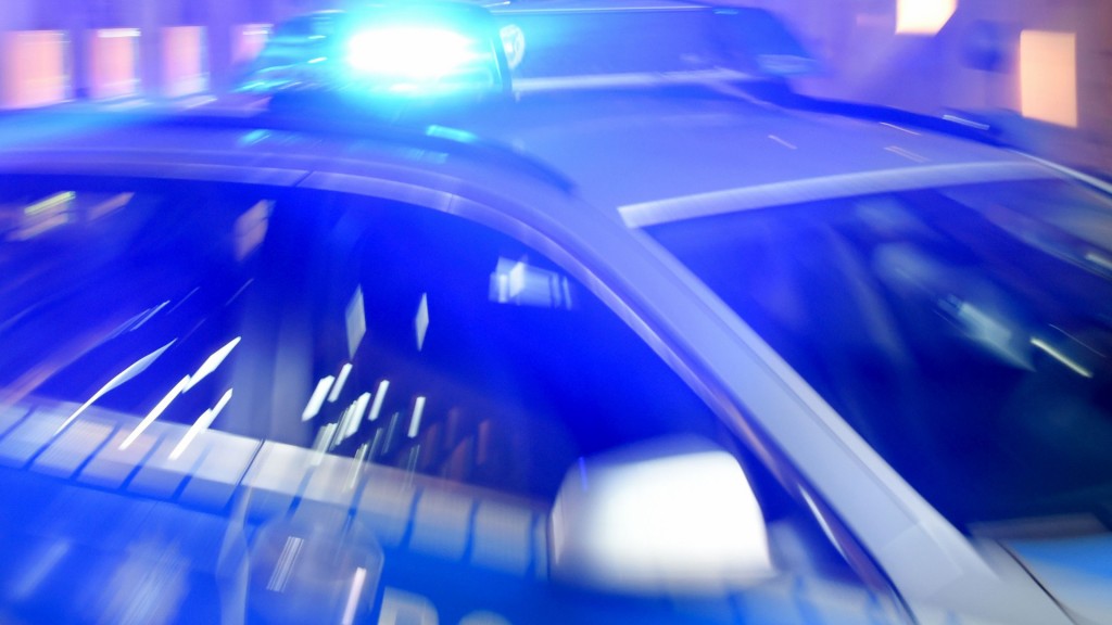 Foto: Ein Streifenwagen der Polizei mit eingeschaltetem Blaulicht