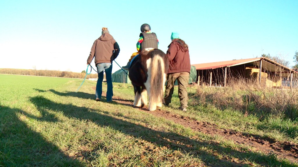 Foto: Luca auf einem Pferd