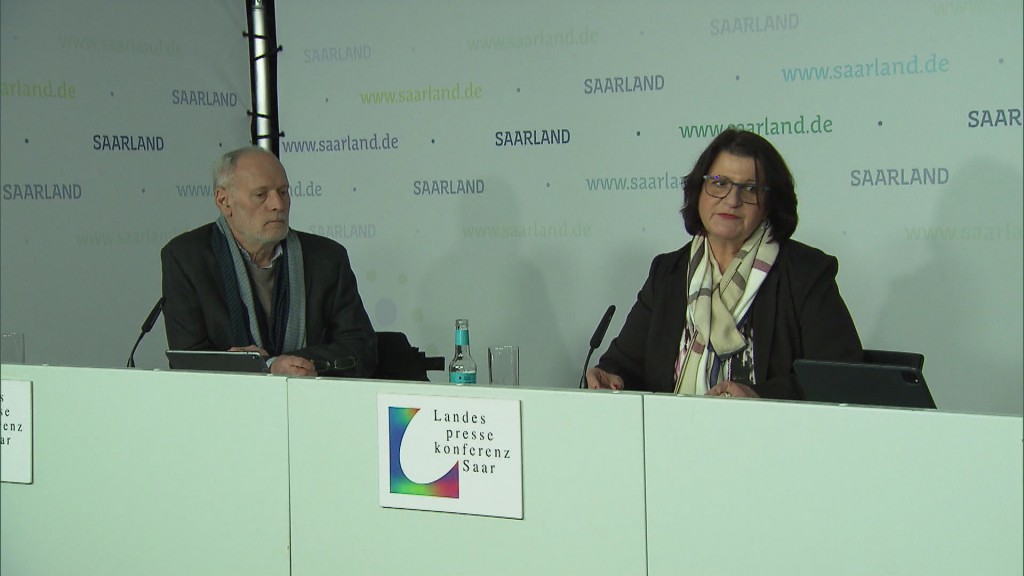 Staatssekretärin Bettina Altesleben bei einer Landespressekonferenz
