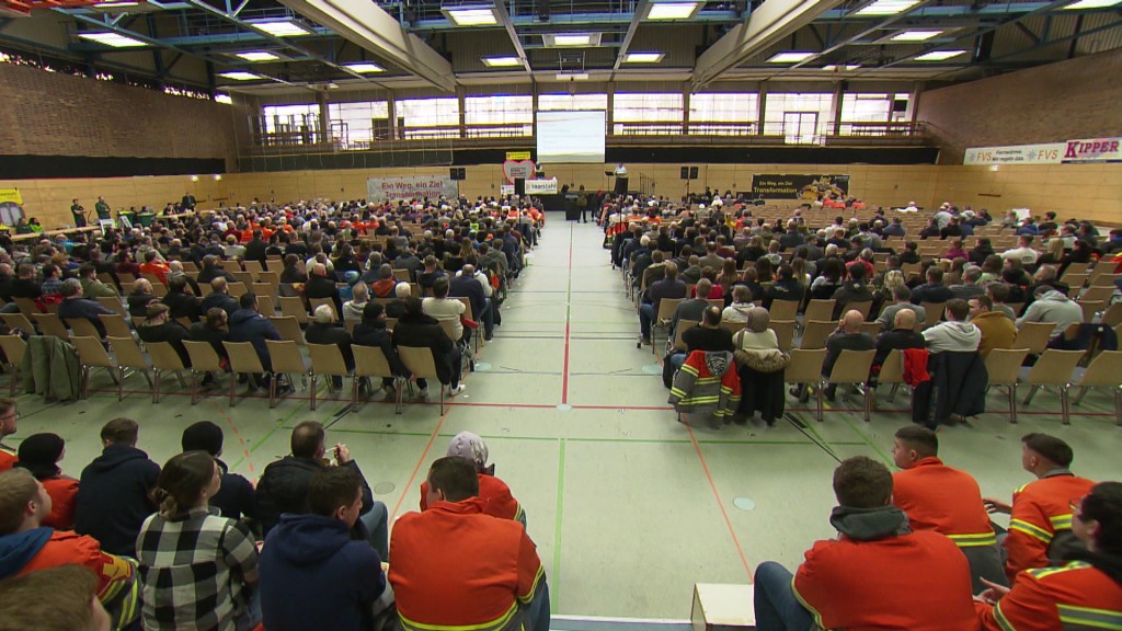 saarstahl-Mitarbeiter bei der Kundgebung 