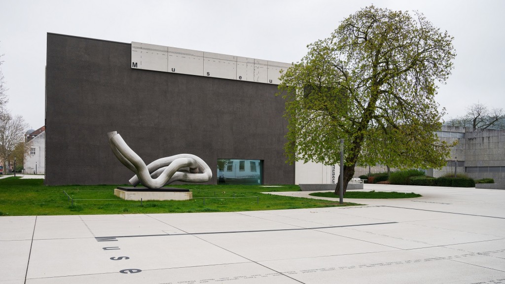 Der Vorplatz der Modernen Galerie des Saarlandmuseums
