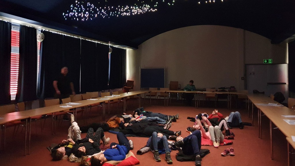 Schülerinnen und Schüler der Odilienschule Dillingen in der Kopernikus Aula 