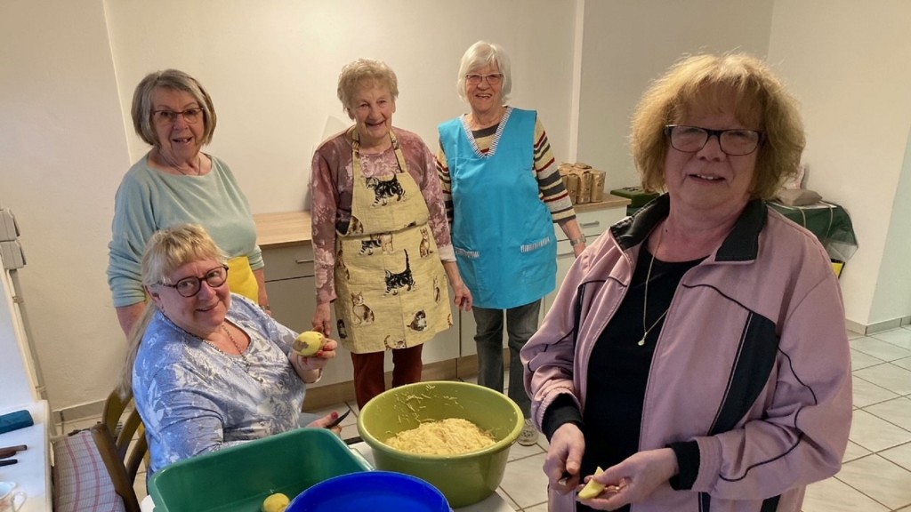  Landfrauen „Mittleres Ostertal“ mit Kartoffeln