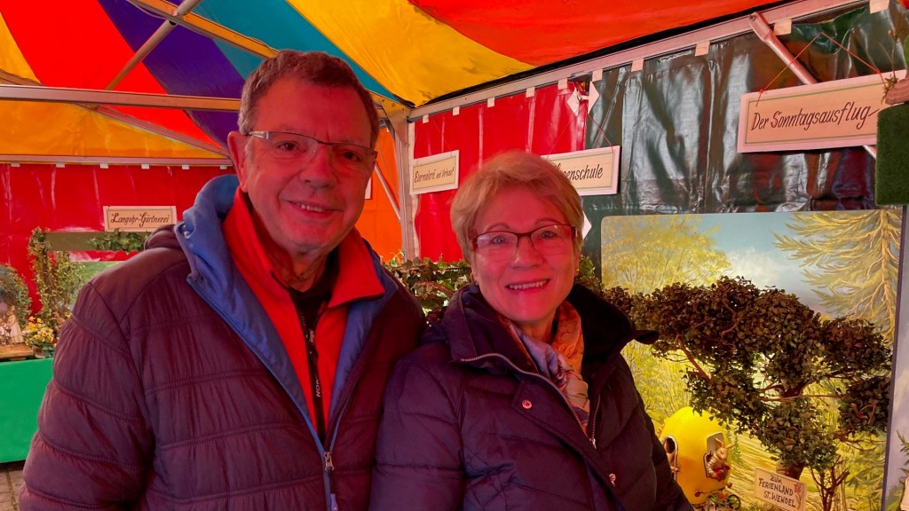 Ernst-Wilhelm Kiefer und Marliese Heindl im Hasenland auf dem Ostermarkt St. Wendel