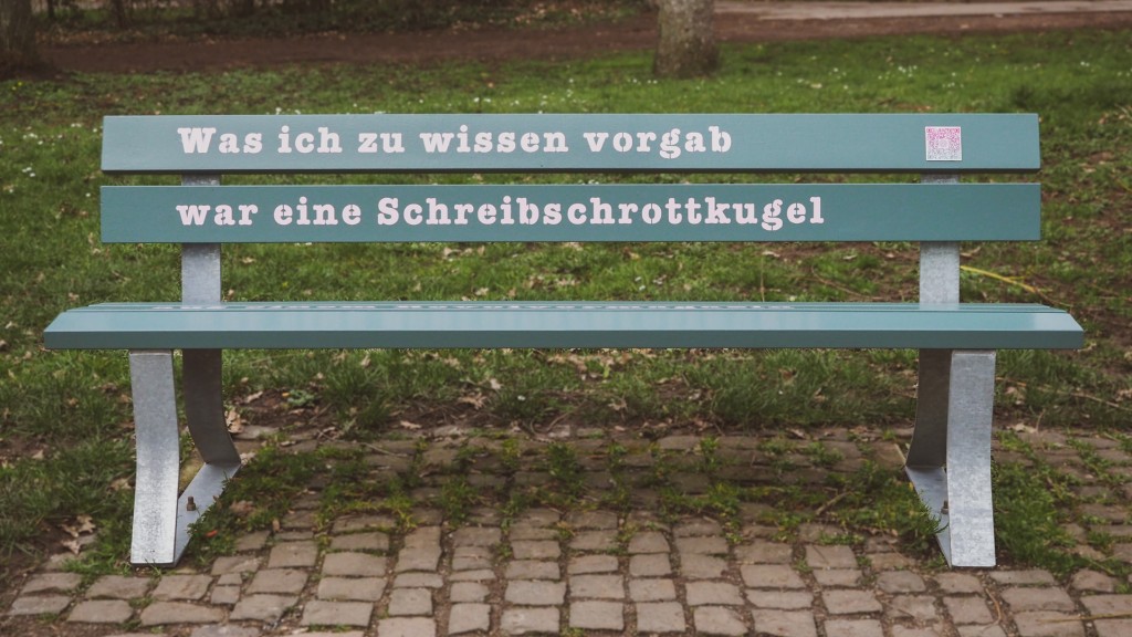 Parkbank ist Saarbrücken mit Haiku