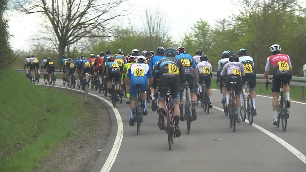 Foto: Die Teilnehmer beim Überherrner Straßenrennen