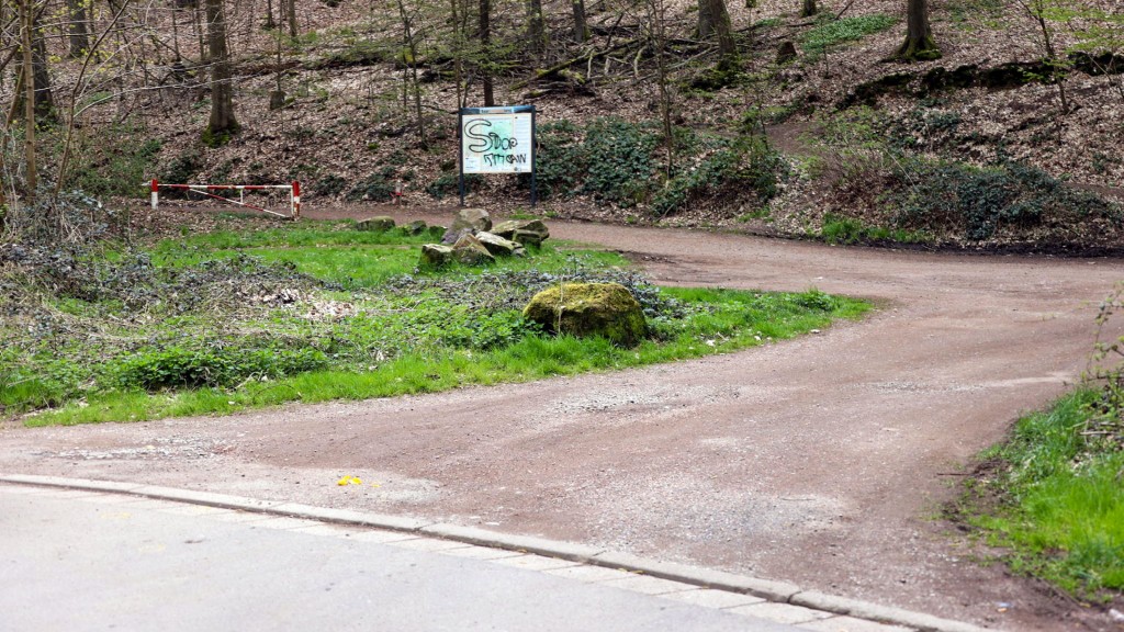 Foto: Waldparkplatz in Dudweiler – vermutlicher Tatort eines Tötungsdeliktes mit einer Schusswaffe