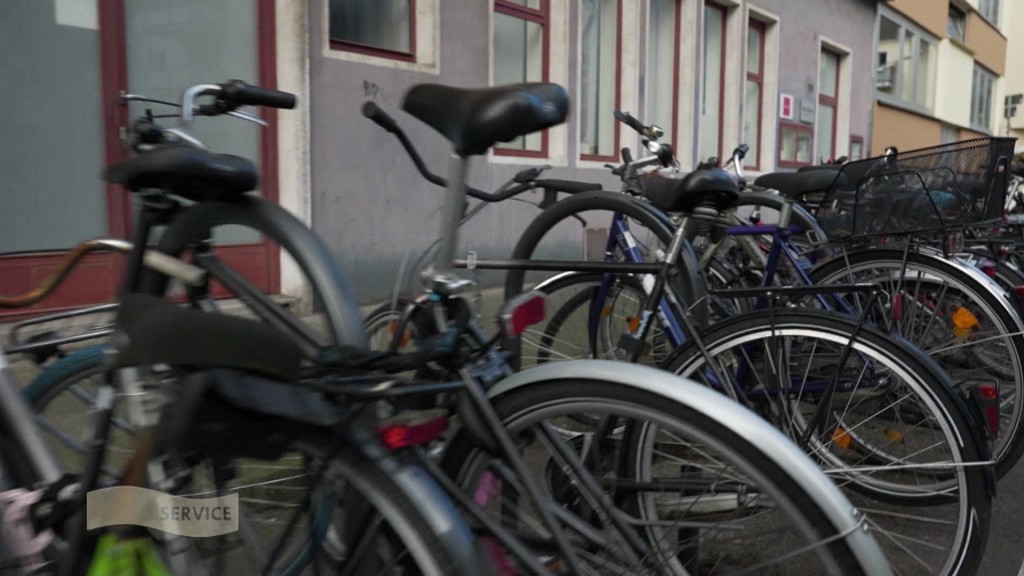 Foto: Abgeschlossene Fahrräder in einer Reihe 