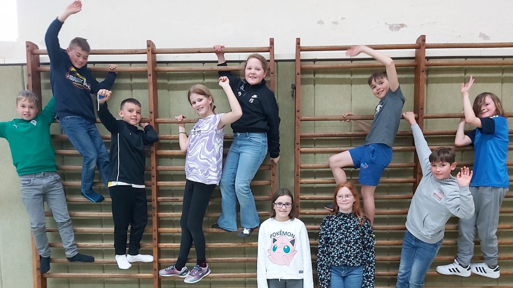 Schülerinnen und Schüler der 4. Klassen der Laurentiusschule in Schwalbach-Hülzweiler