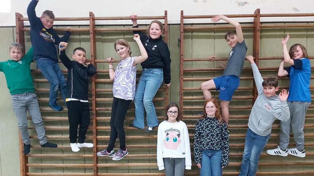 Schülerinnen und Schüler der 4. Klassen der Laurentiusschule in Schwalbach-Hülzweiler