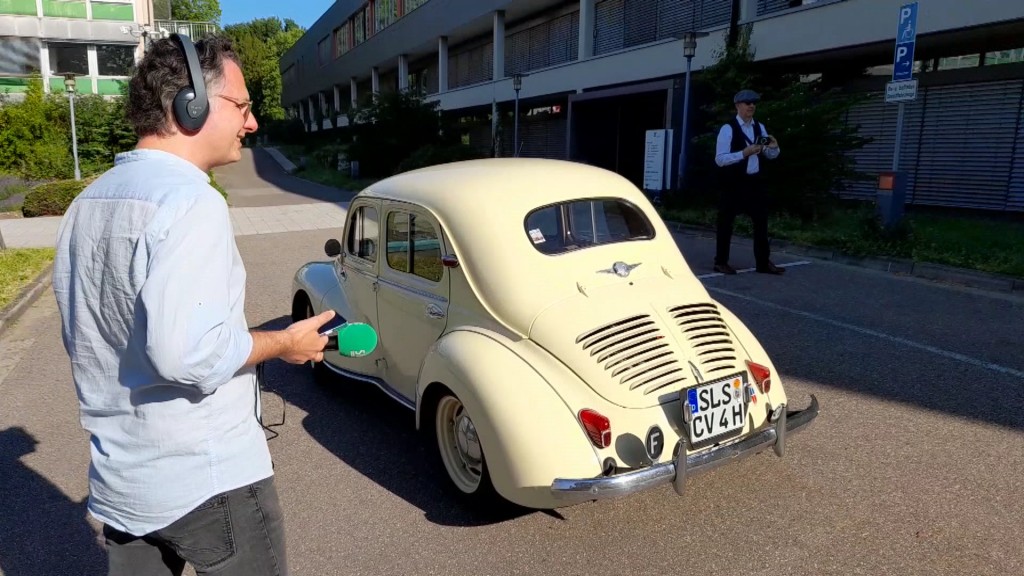 Michael Friemel begrüßt das Cremeschnittchen auf dem Halberg