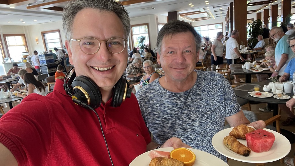Michael Friemel und Eberhard Schilling beim Frühstück